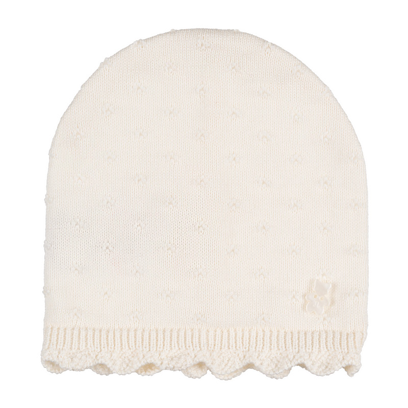 Off-white yarn hat